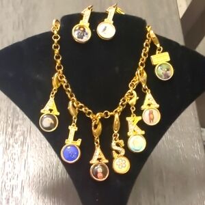 Vintage "Alaska" Gold Tone Charm Bracelet with Alaska Theme